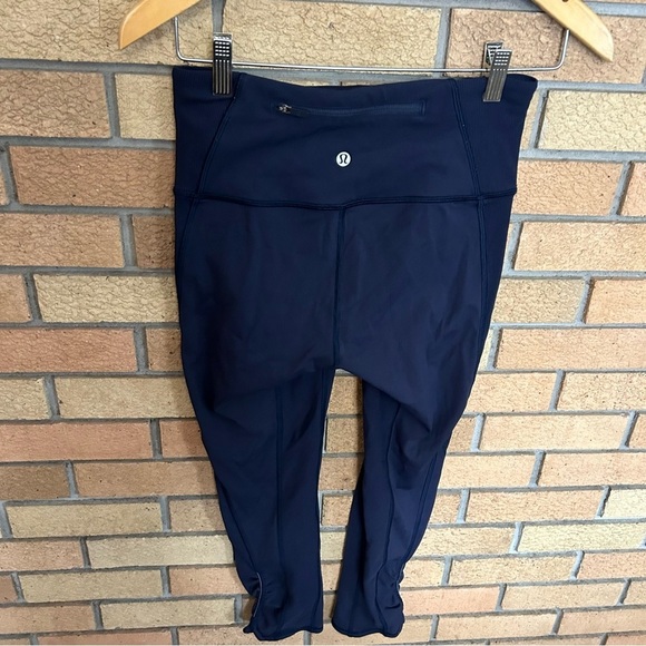 Lululemon On Your Mark Crop 23" Midnight Navy Ruched Athletic Leggings Size 6 - Picture 5 of 8